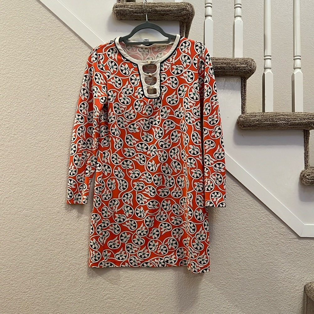 Retro DVF dress that is sure to turn heads!